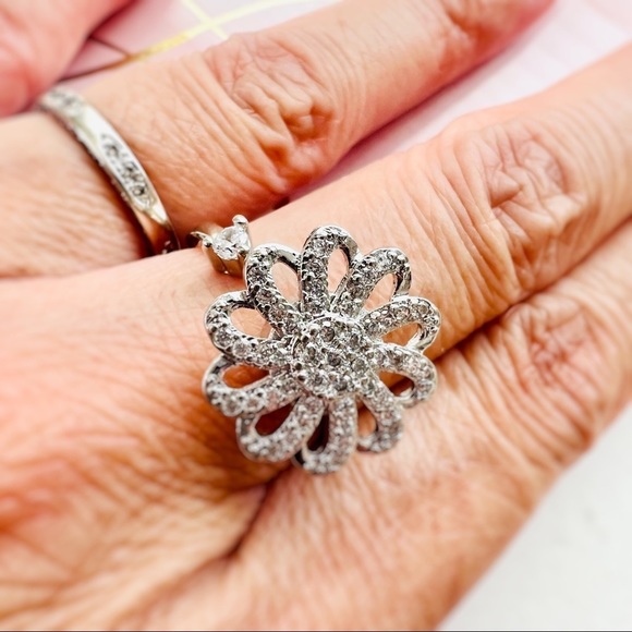 Chrysanthemum Flower Fancy Fidget Spinner Crystal CZ Rotating Silver Ring OS - Picture 1 of 4